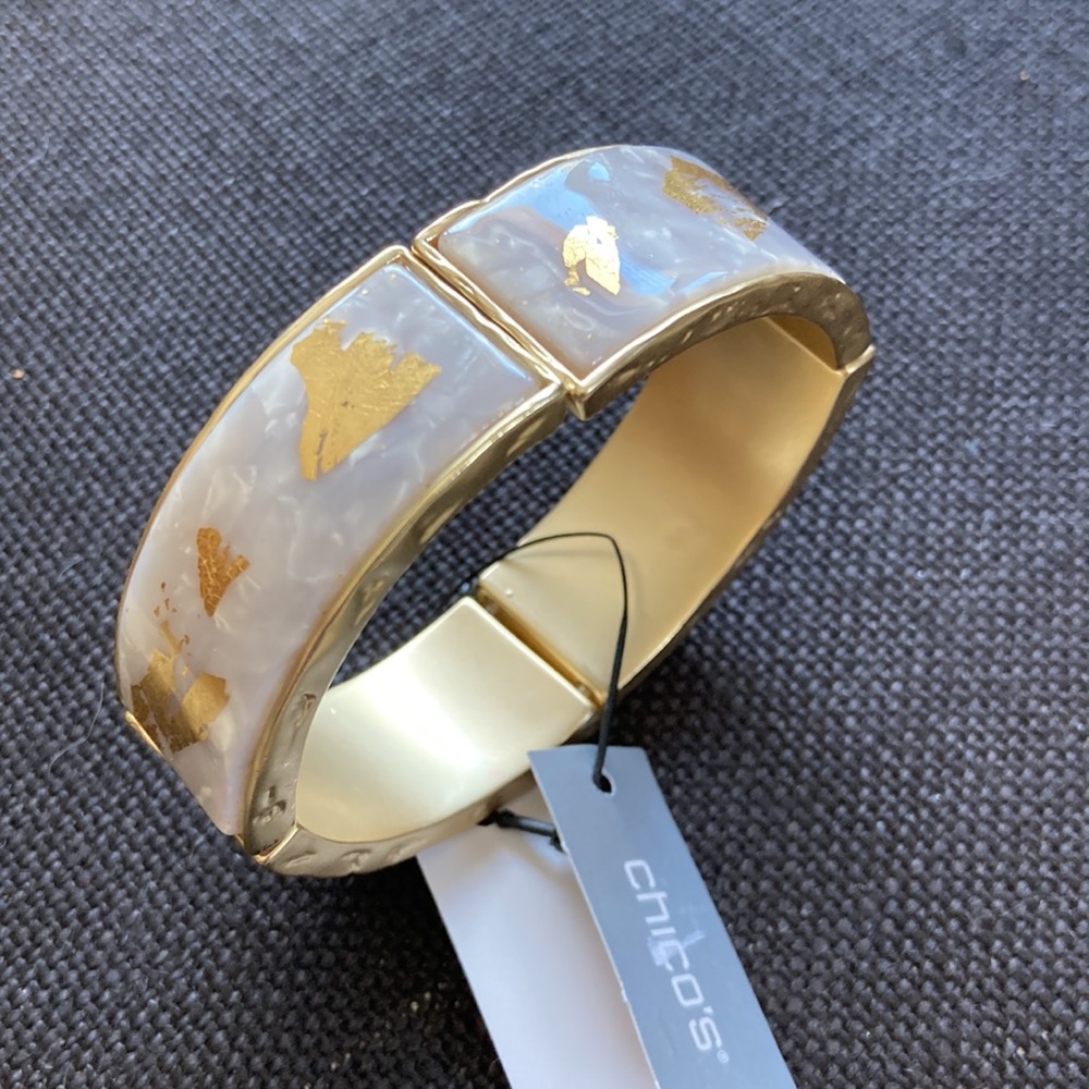 NEW W/TAGS—-Chico’s Gold & Opal Hex Bracelet